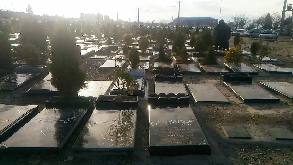 ممانعت پلیس از حضور بدون ماسک در وادی رحمت تبریز