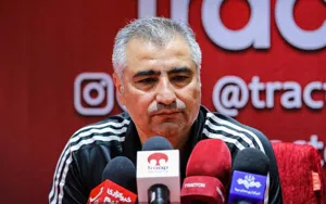خبر جدایی سرمربی تراکتور تکذیب شد
