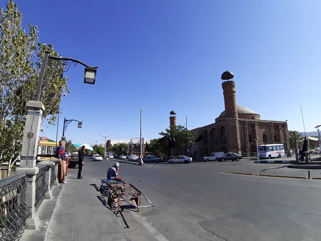 حال و روز میدان حکومتی تبریز که نقش جهان اصفهان از روی آن ساخته شد