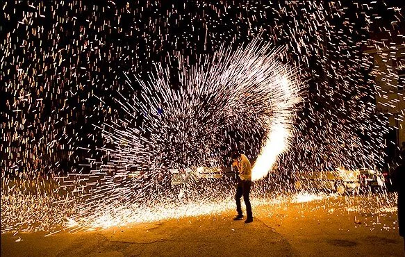 مصدومیت ۳۰ نفر بر اثر ترقه بازی در آذربایجان شرقی/خودروهای حامل مواد محترقه توقیف می‌شود