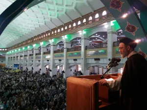 انتقاد امام جمعه تبریز از فروش مانتوهای جلو باز