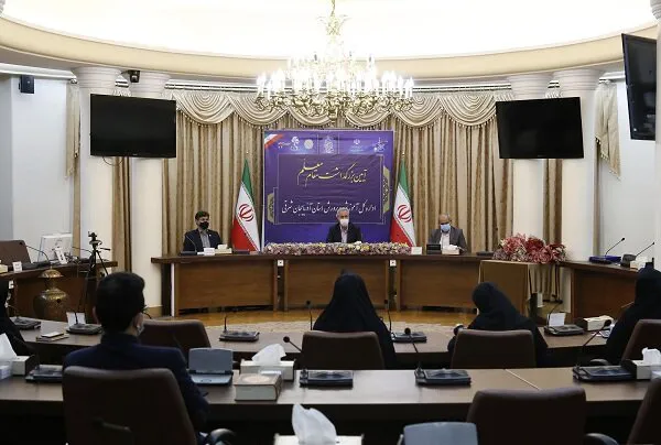 پیشرفت و سعادت جامعه در دست قدرت معلمان است