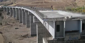 بهره‌بردای از «راه‌آهن بستان‌آباد به تبریز» و «تونل انتقال آب زاب به دریاچه ارومیه»