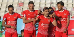 دربی فوتبال تبریز به سود تراکتور / تراکتور ماشین 10 نفره را چپ کرد