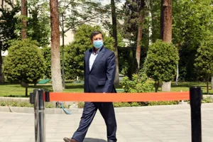 همتی از ریاست بانک مرکزی برکنار شد / اکبر کمیجانی جایگزین شد
