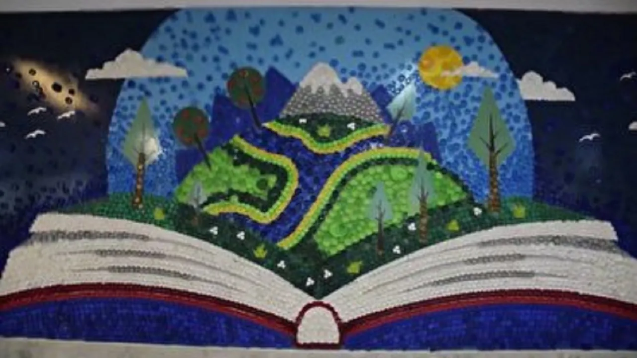 ساخت تابلوی کتاب با ۸۵۰۰ درب بطری در عجب شیر