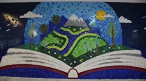 ساخت تابلوی کتاب با ۸۵۰۰ درب بطری در عجب شیر