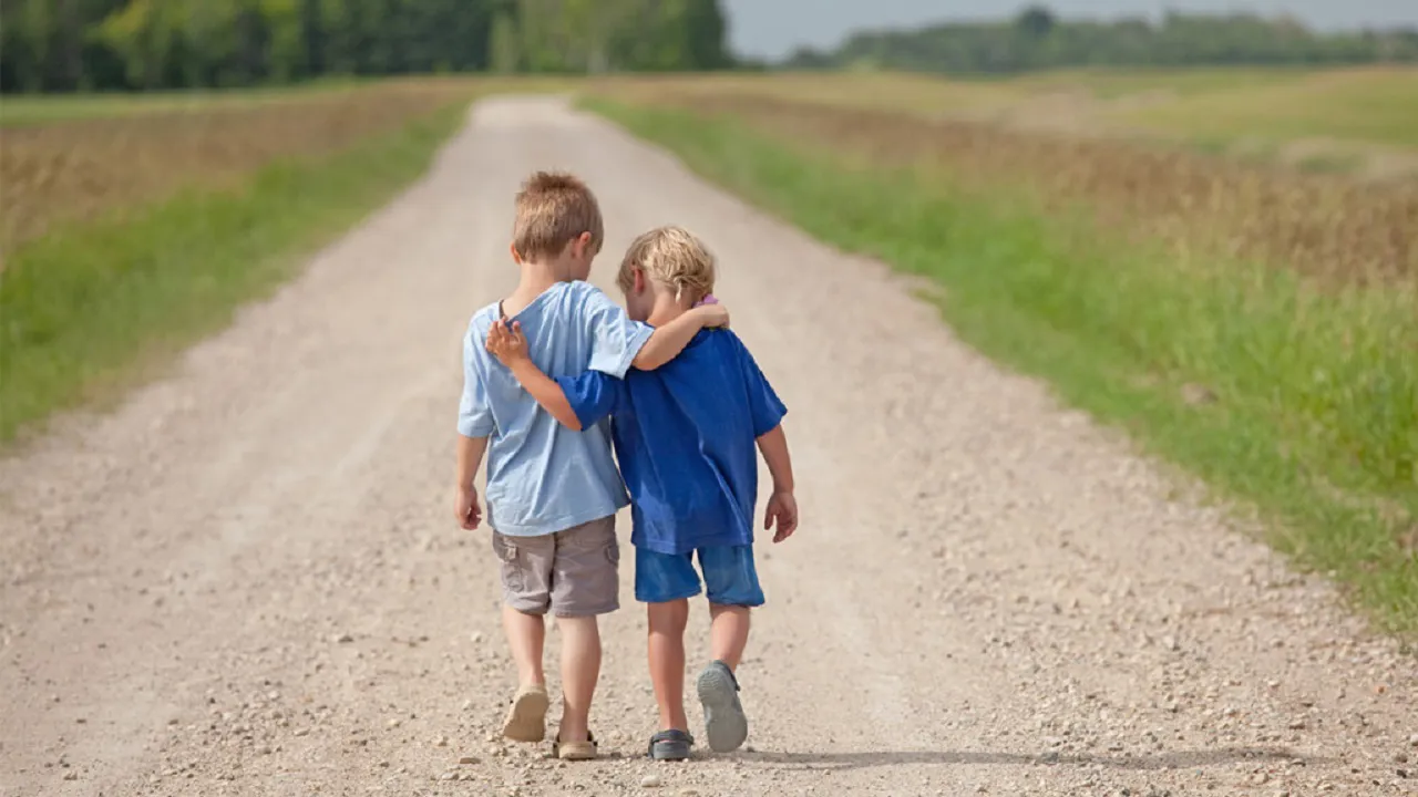 همدلی با دیگران تا چه حد لازم است؟