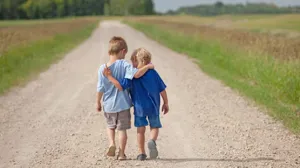 همدلی با دیگران تا چه حد لازم است؟