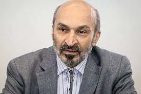 همچنان در کشور، نظام مدرک سالاری وجود دارد