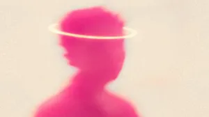 اثر هاله‌ای چیست و چگونه بر قضاوت و تصمیم گیری‌های شما تاثیر می‌گذارد؟