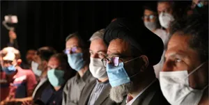 امام جمعه تبریز به تماشای تئاتر رفت / حضور آل هاشم در نمایش «تکه‌های سنگین سرب»