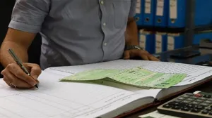 ناجا: برگ سبز به عنوان سند رسمی مالکیت خودرو بلامانع است